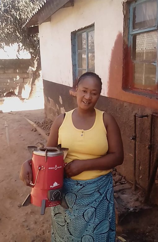 Cecilia with her cookstove
(credit: Sagaci Research)